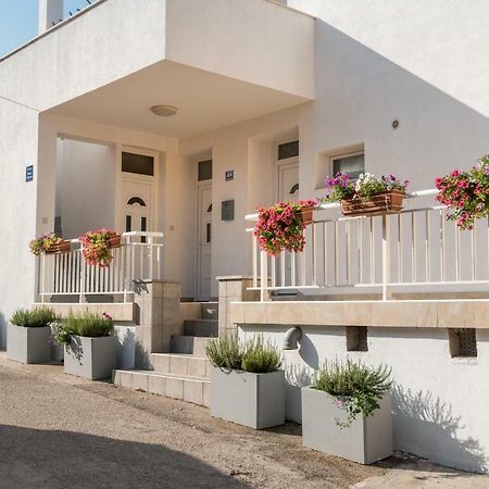 Apartments Galeb Blace Exterior photo