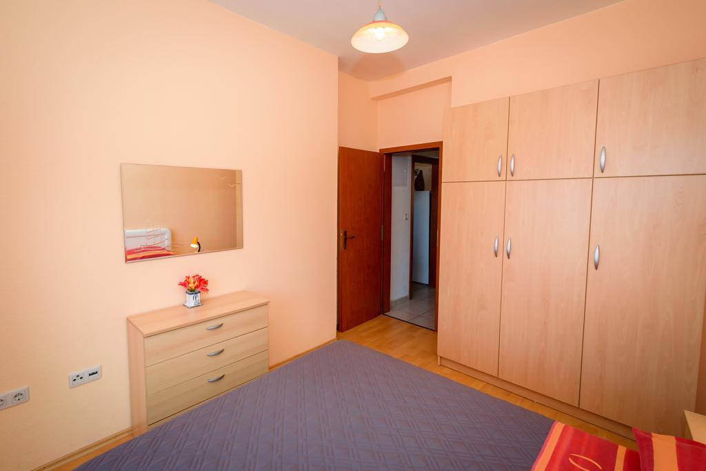 Apartments Galeb Blace Exterior photo