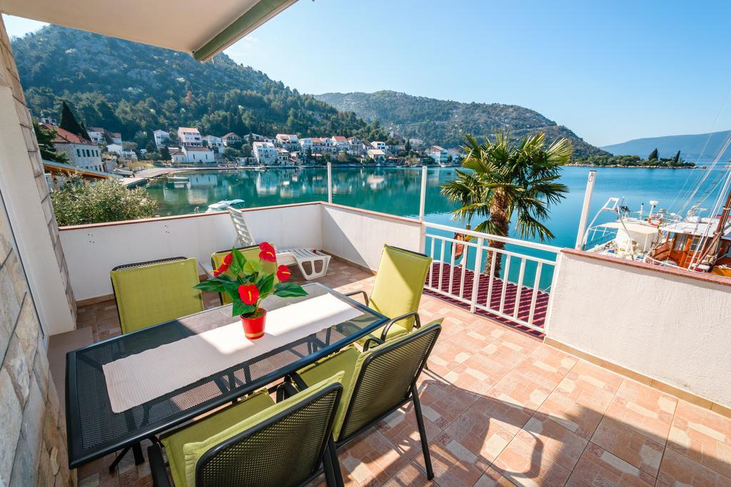 Apartments Galeb Blace Exterior photo