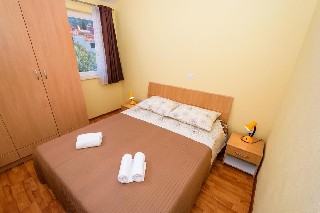Apartments Galeb Blace Exterior photo
