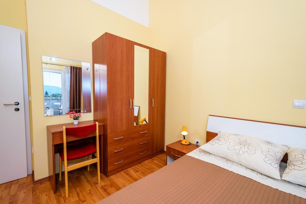 Apartments Galeb Blace Exterior photo