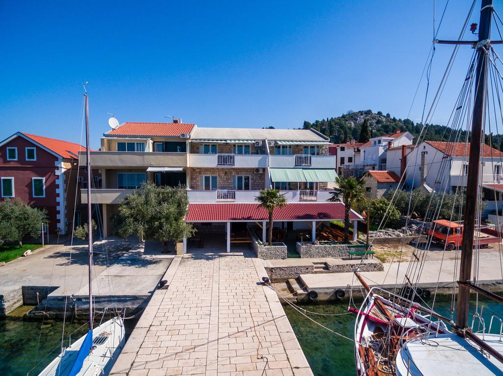 Apartments Galeb Blace Exterior photo
