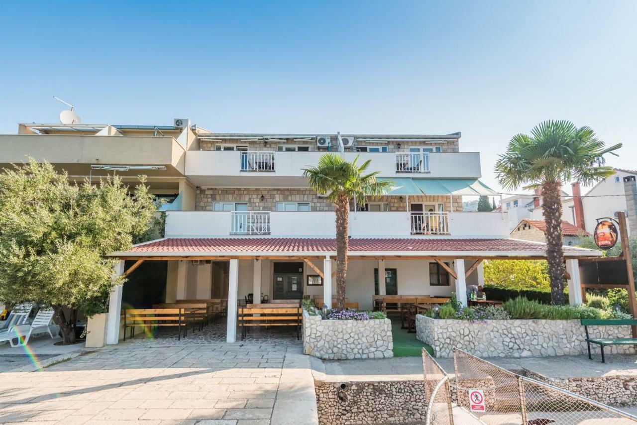 Apartments Galeb Blace Exterior photo